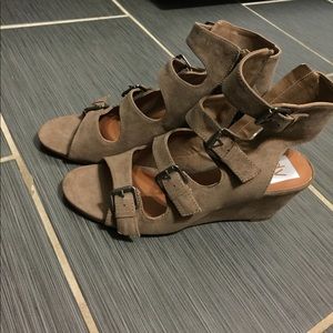 Nude Wedge sandals!