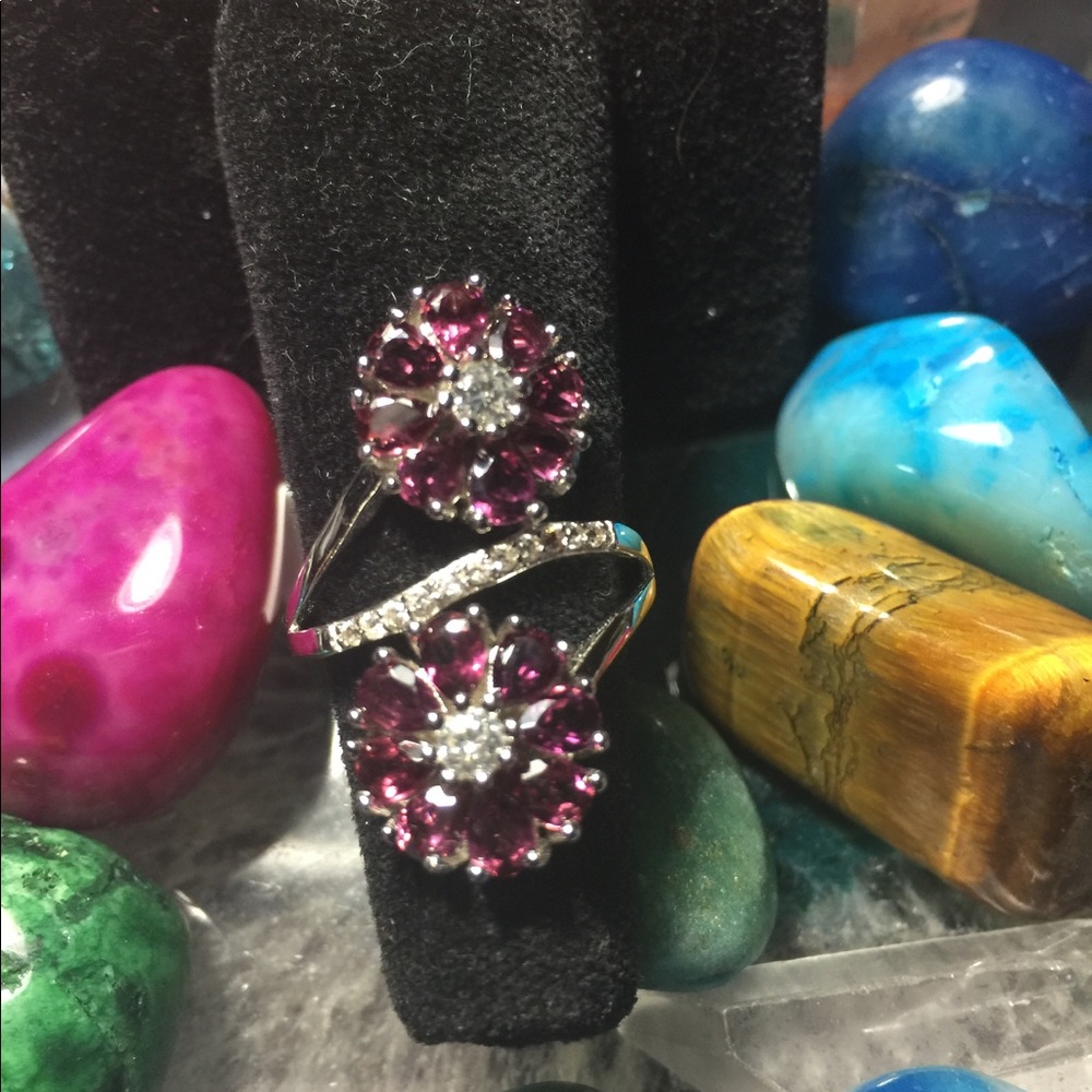 Pear Shaped Raspberry Rhodolite & White Zircon - Picture 2 of 8