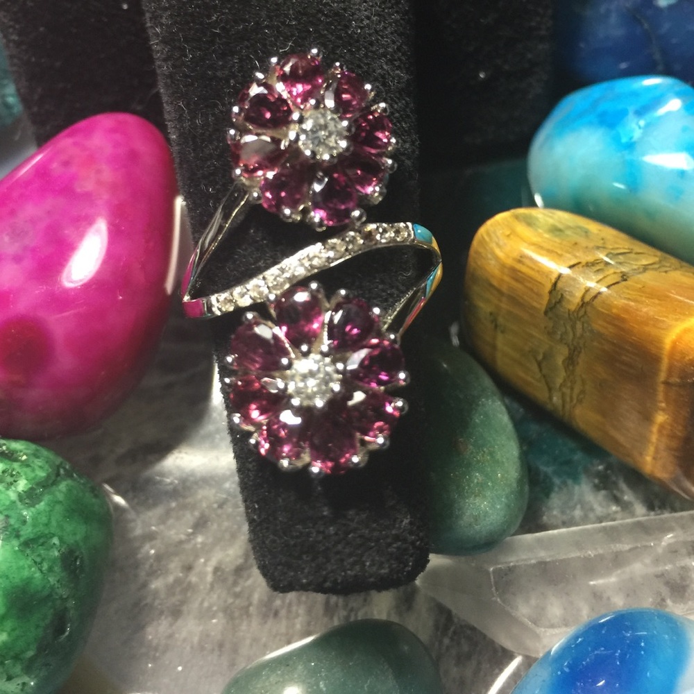 Pear Shaped Raspberry Rhodolite & White Zircon - Picture 6 of 8