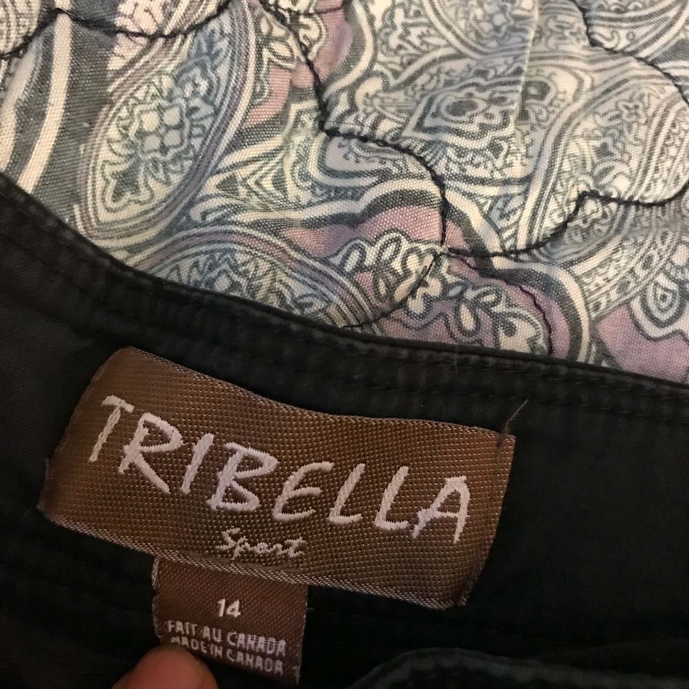 Woman’s shorts - Picture 2 of 4