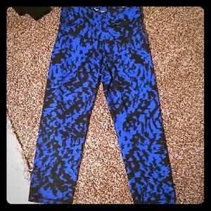 Black and blue Capri workout bottoms
