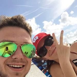 Meet your Posher, Dustin