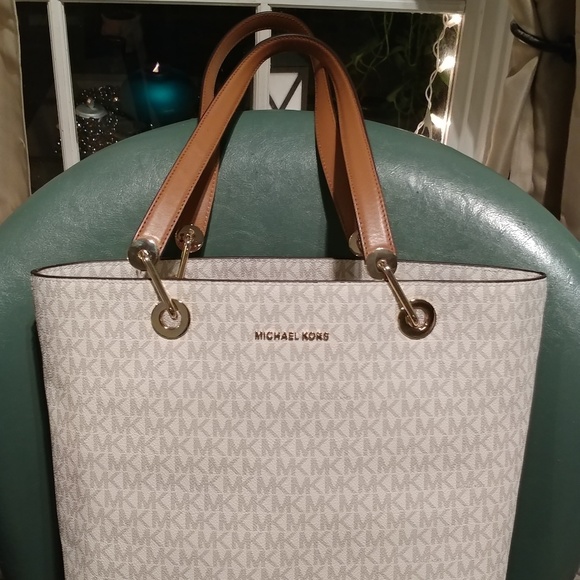 Michael Kors Raven vanilla tote - Picture 2 of 7