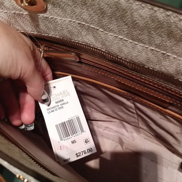 Michael Kors Raven vanilla tote - Picture 3 of 7