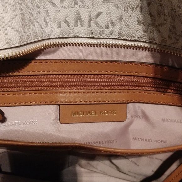 Michael Kors Raven vanilla tote - Picture 4 of 7