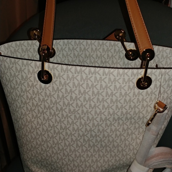 Michael Kors Raven vanilla tote - Picture 6 of 7