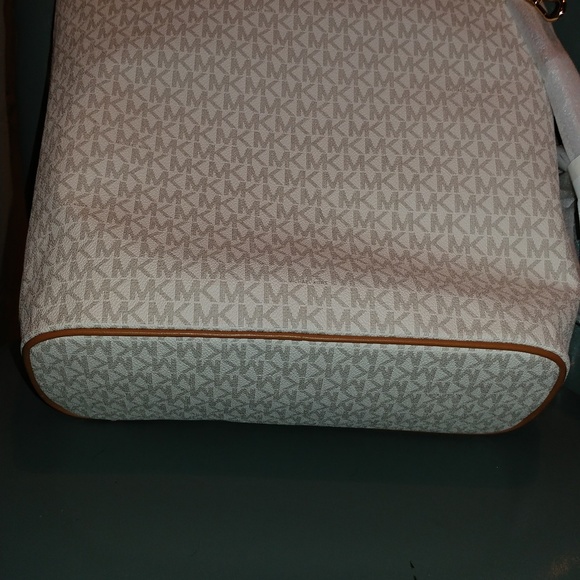 Michael Kors Raven vanilla tote - Picture 7 of 7