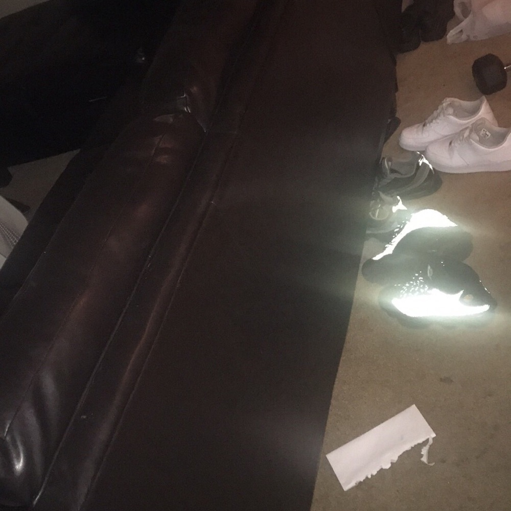 Leather sectional - Picture 3 of 4