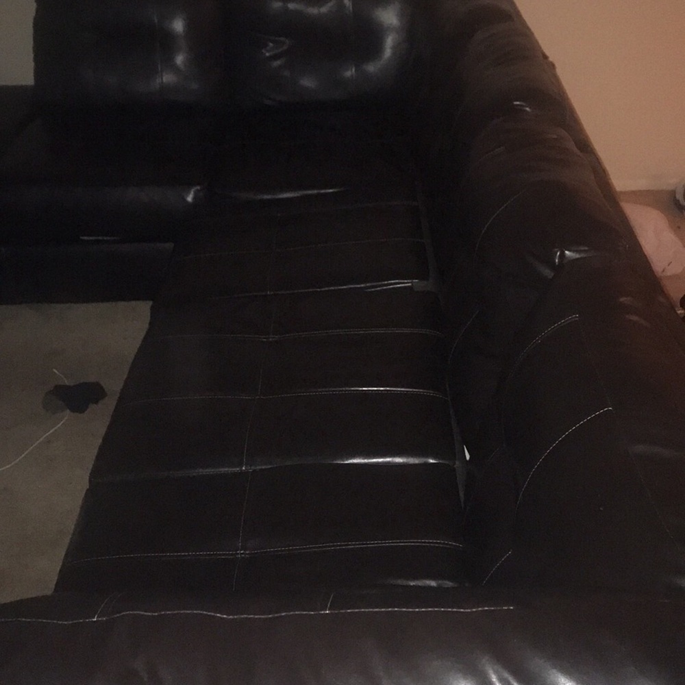 Leather sectional - Picture 4 of 4