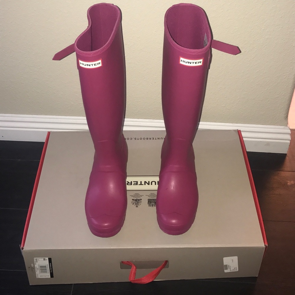 Size 8 pink hunter boots