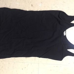 black fitted tank