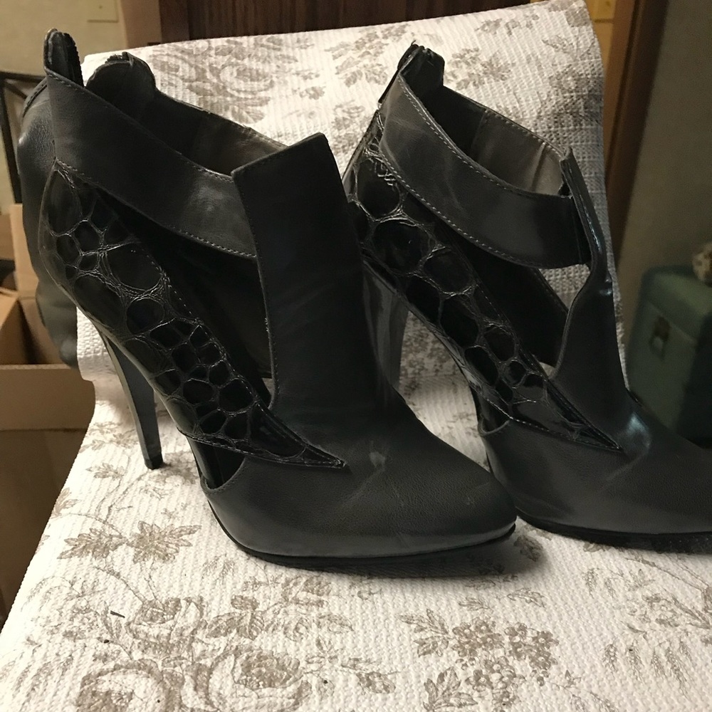 Women’s heels gray/ print