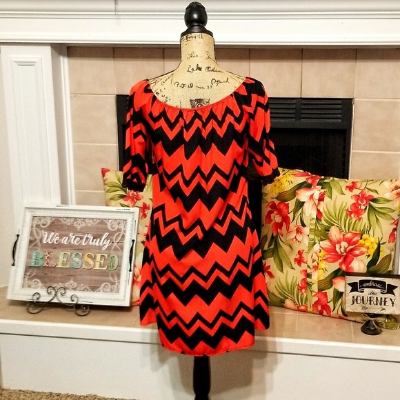 2tee couture short sleeve cheveron print dress Med - Picture 3 of 6