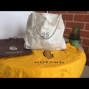 Goyard Saint Louis Tote-authenticity guaranteed.