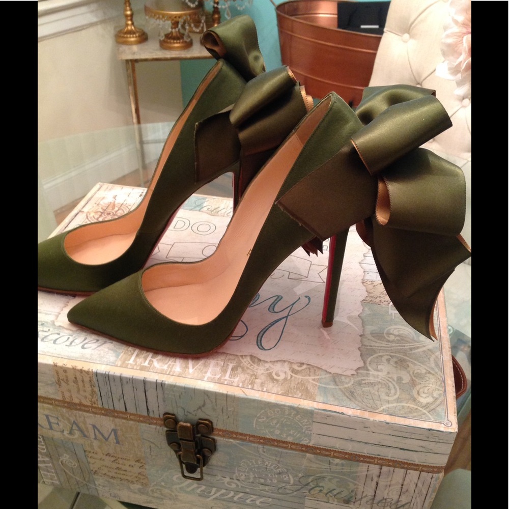 ✨SOLD✨ Authentic Christian Louboutin Anemomes