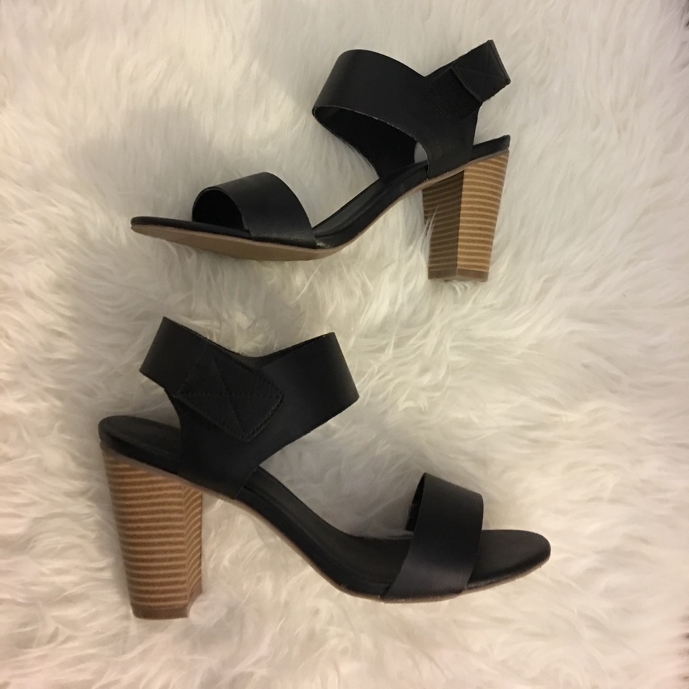 BLACK HEELS