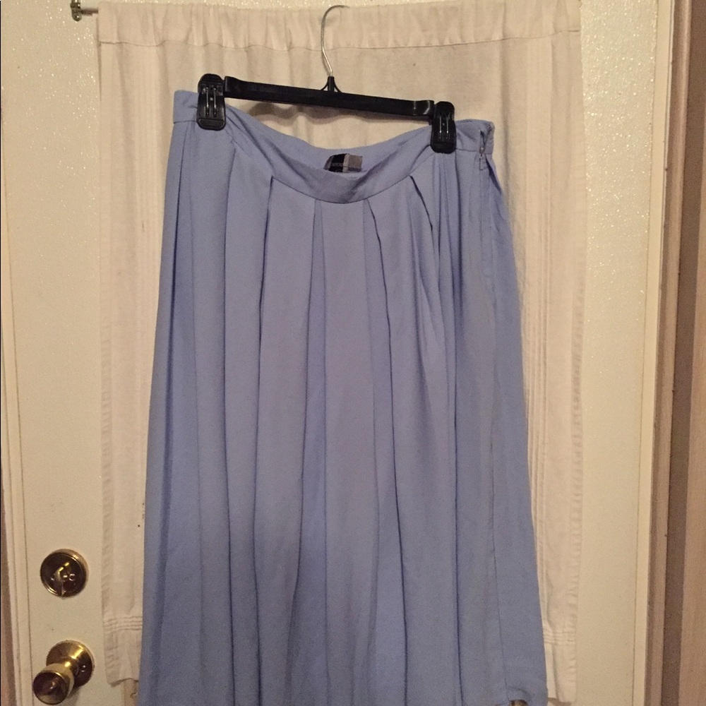 Blue pleated high waist skirt.