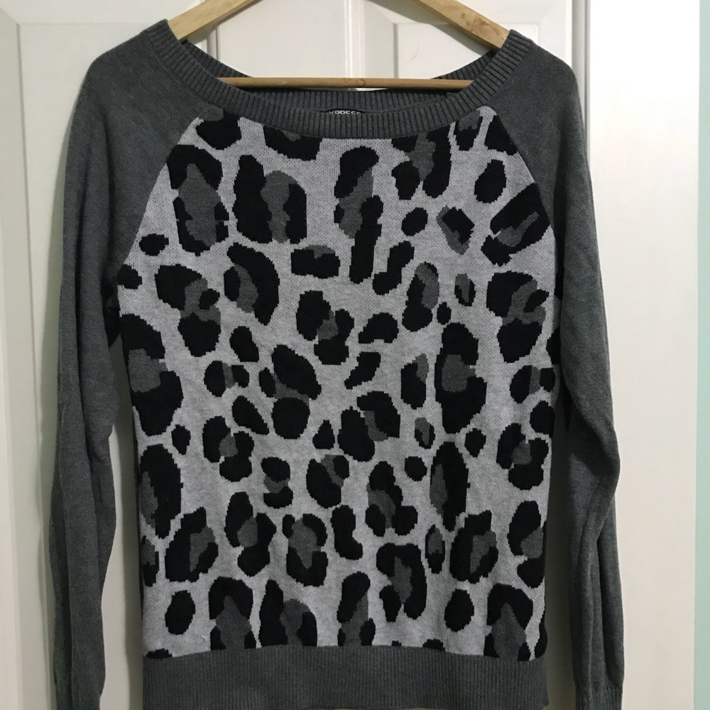 Cute leopard print sweater.