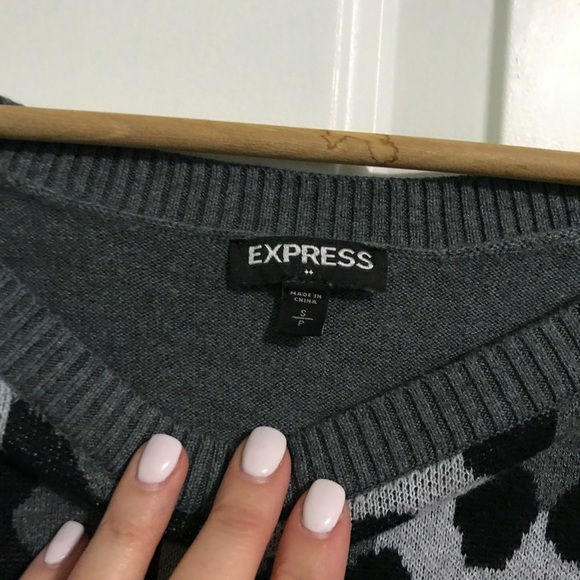 Cute leopard print sweater. - Picture 2 of 2