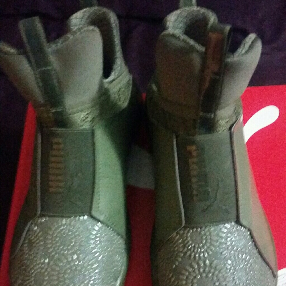 Olive green Puma fierce (price is firm)