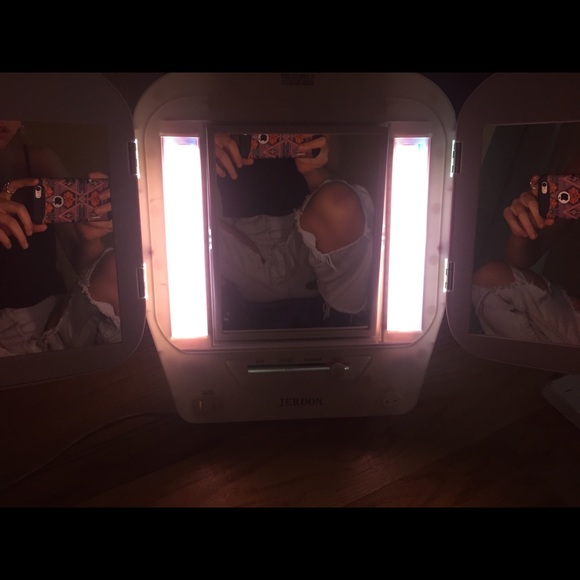 JERDON LIGHTED MAKE UP MIRROR - Picture 2 of 2