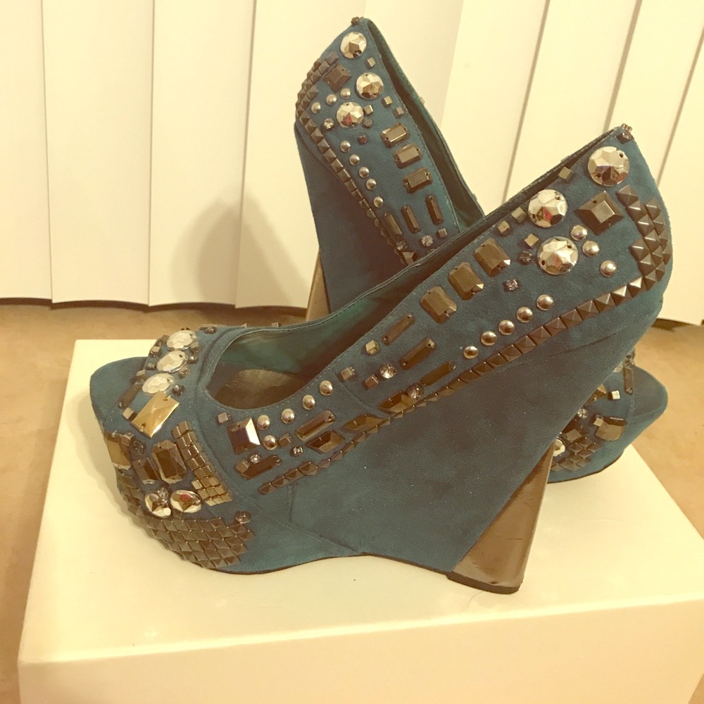 Peep toe & wedged!