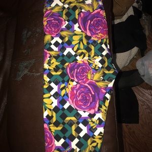Lularoe trellis roses leggings Os BNWT Unicorn
