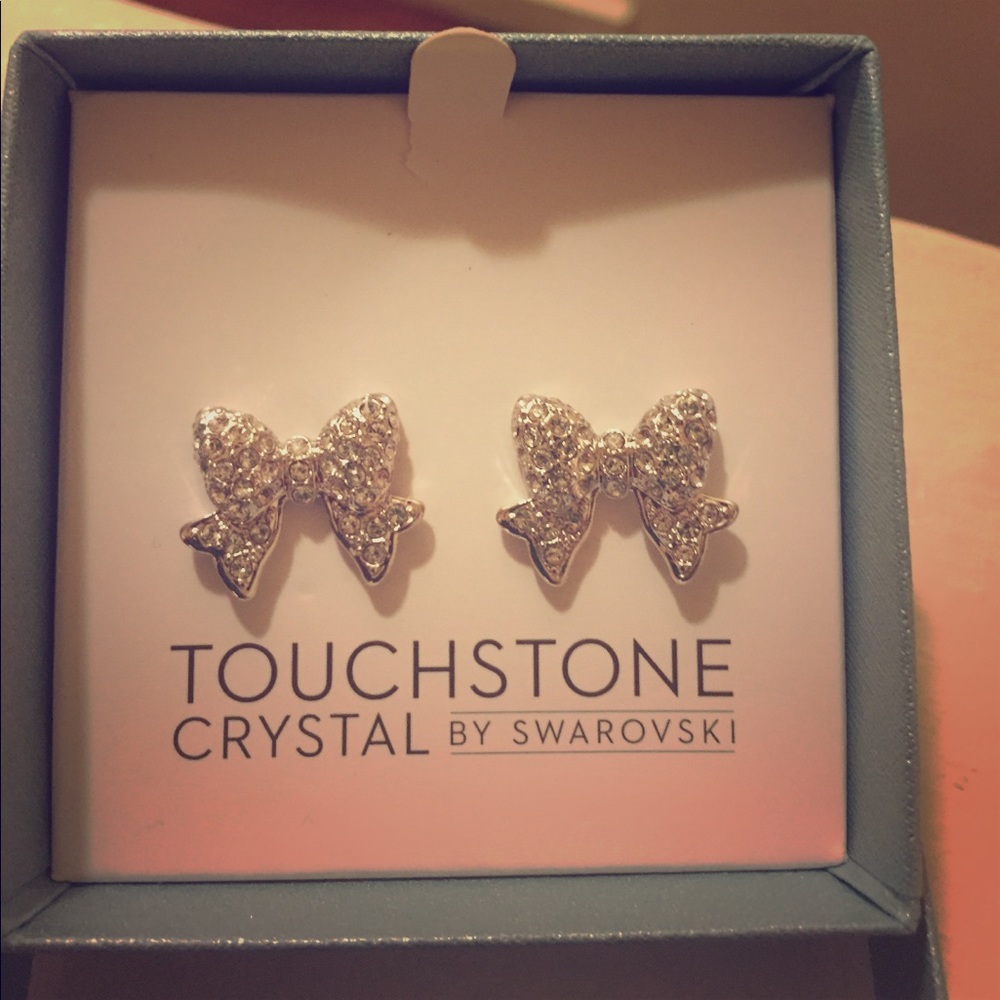 Cute Swarovski crystal bow earrings