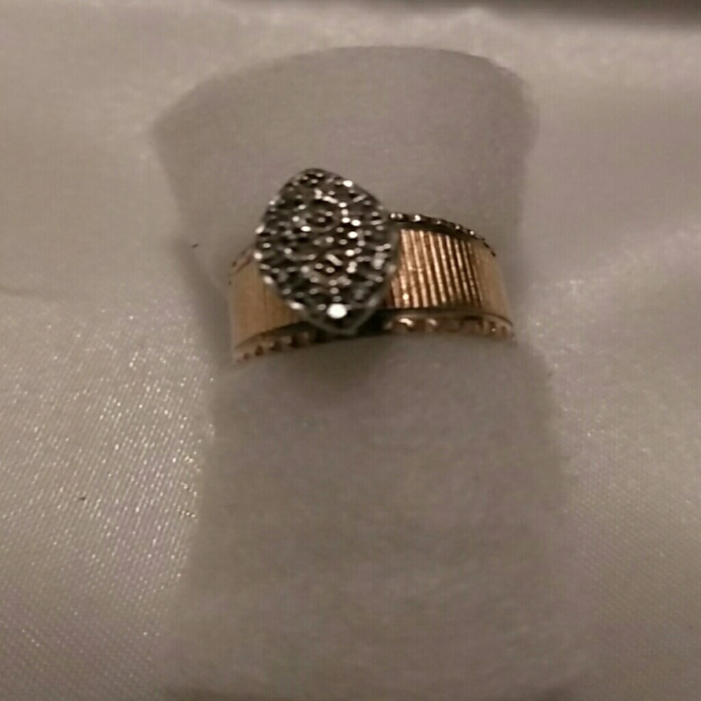 10k Gold Cluster diamond ring