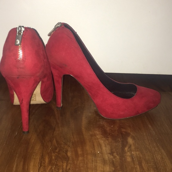 Red heels - Picture 2 of 4