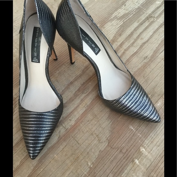 STEVEN BY STEVE MADDEN WALKERRR IN GREY METALLIC. - Picture 3 of 6