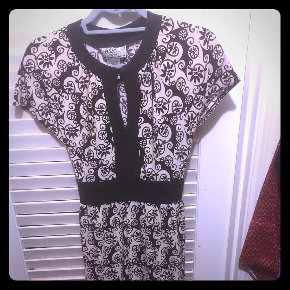 Eliza J 🔑 Keyhole Neckline Dress