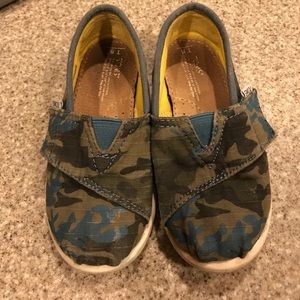 Tiny toms in Camouflage print