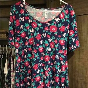 Small euc Lularoe Perfect T