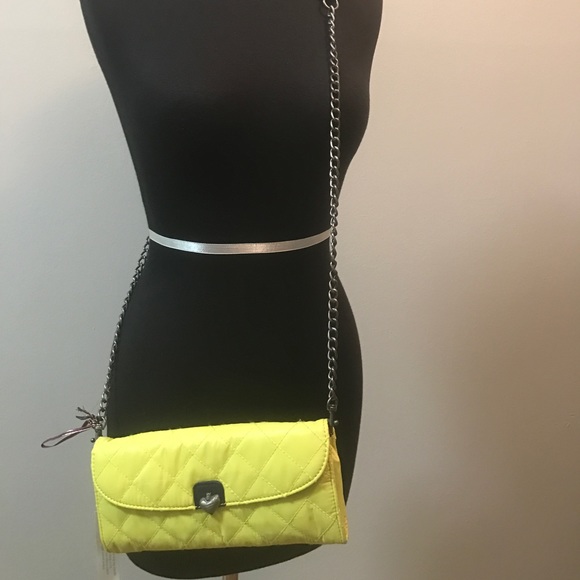 Vera Wang Handbags - NWOT 🦄PRINCESS VERA WANG yellow cross body bag🦄