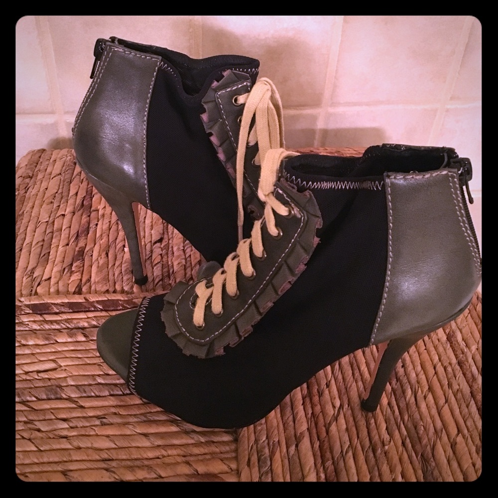 NWOT Betsy Johnson lace up booties in size 8.5.