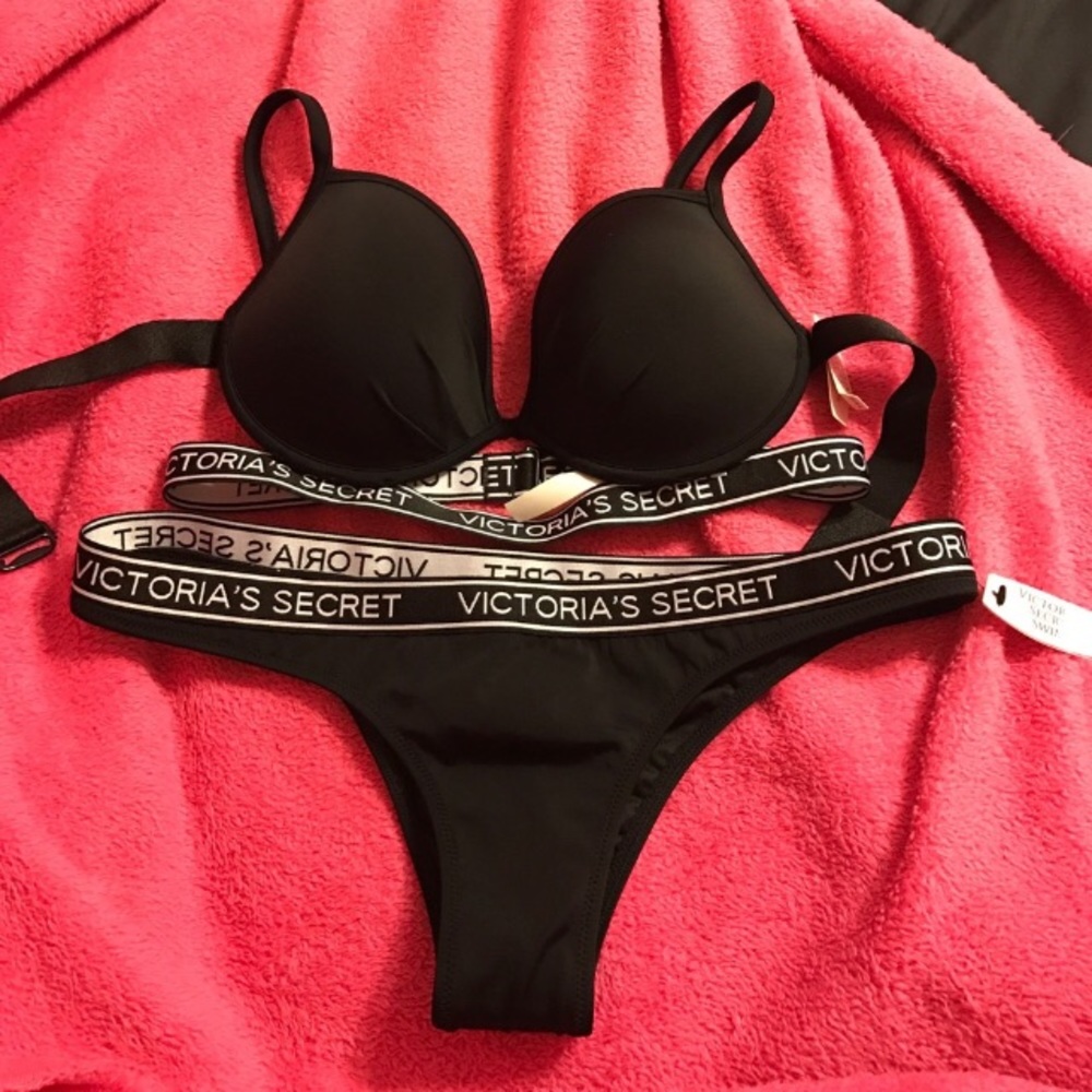 Victoria Secret's Logo Fabulous Push up Bikini Top