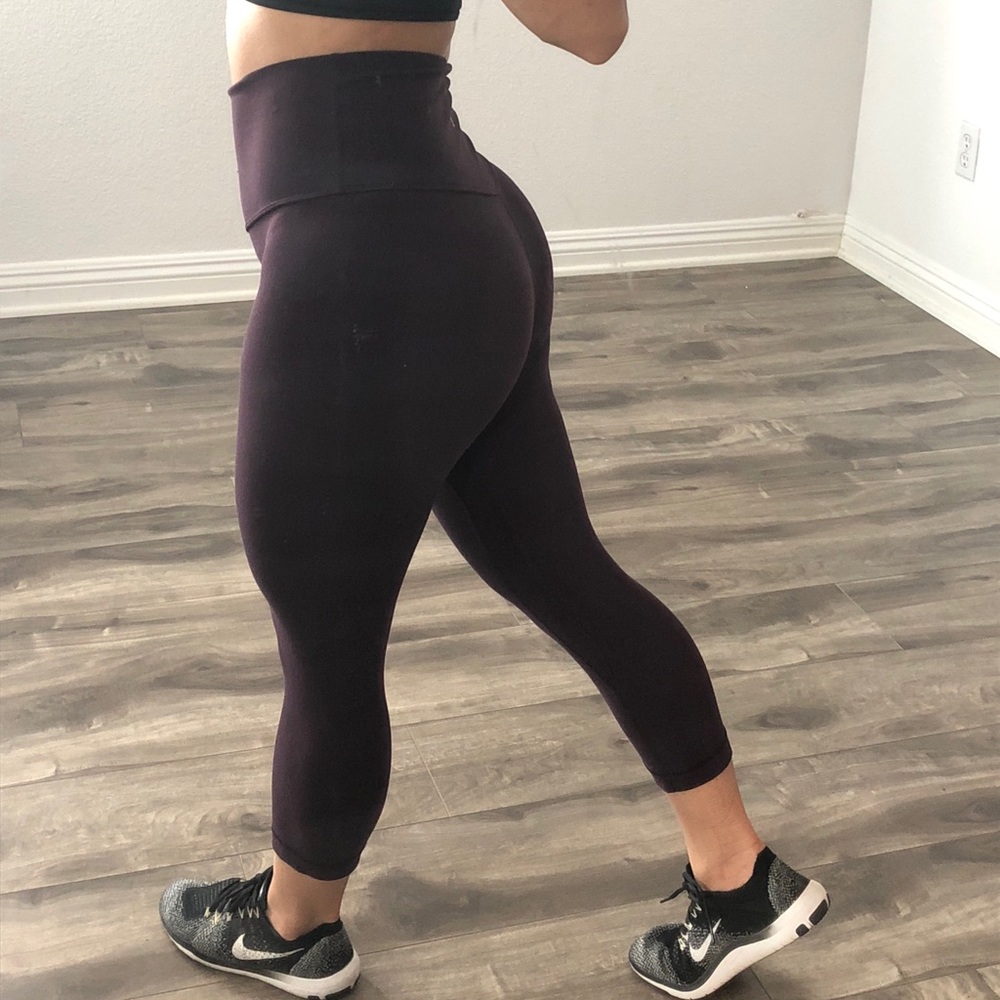 Lululemon cropped align black cherry size 4