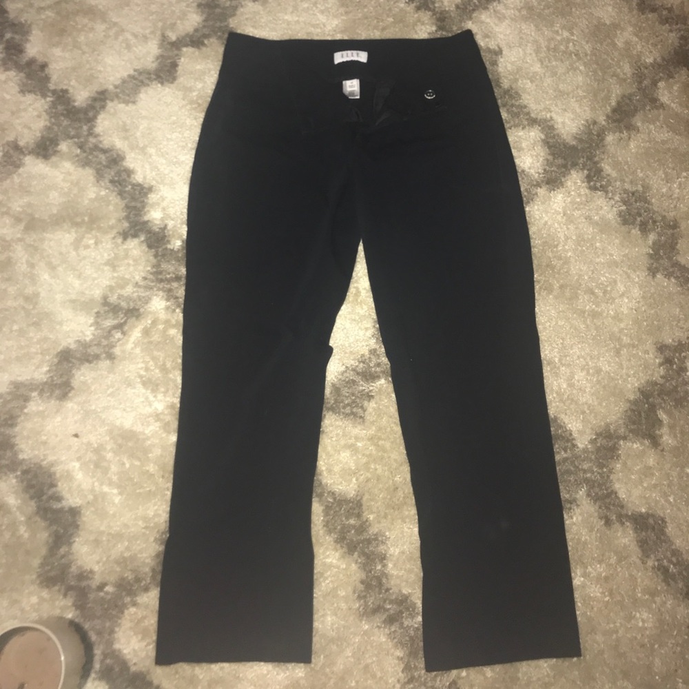 Black Capri pants