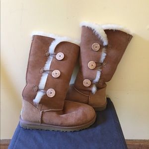 Beautiful Bailey Button UGG Boots, size 9