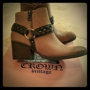 Crown Vintage Boots