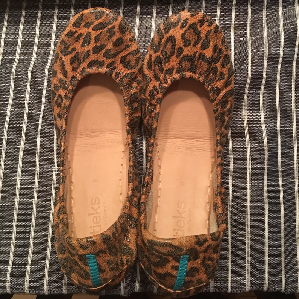 EUC Leopard Tieks