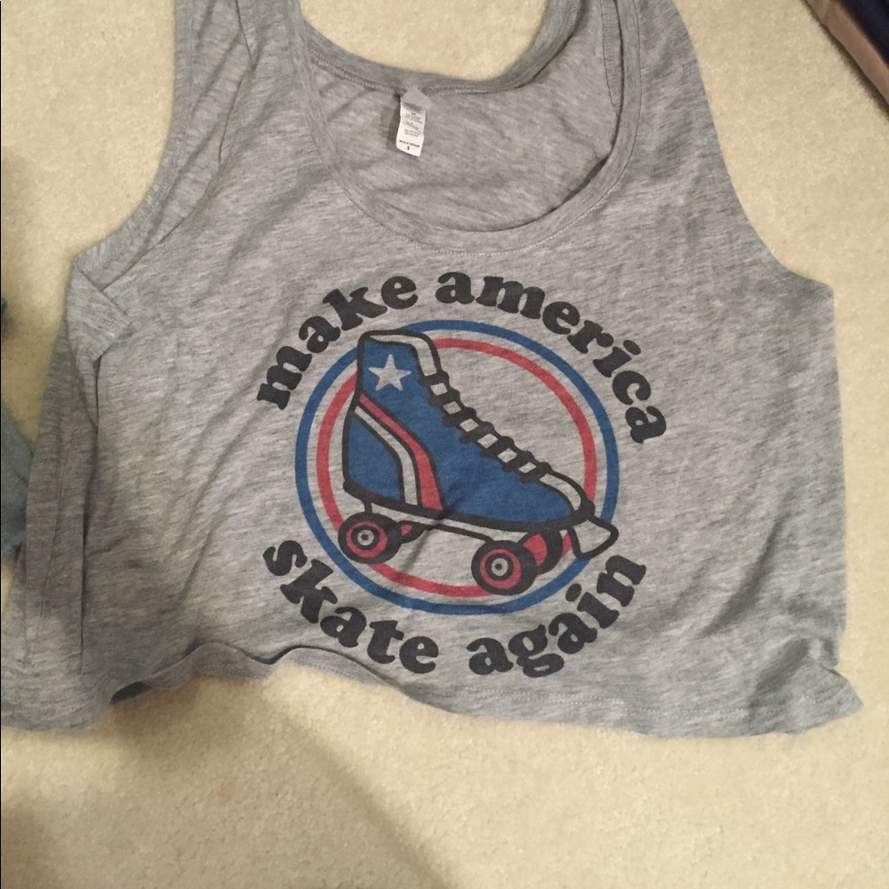 Two crop tops - Picture 3 of 3