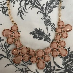 NEVER WORN statement necklace