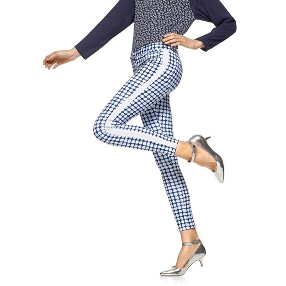 Brand New HUE Geo Print Satin Leggings - Picture 2 of 7