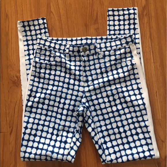 Brand New HUE Geo Print Satin Leggings - Picture 3 of 7