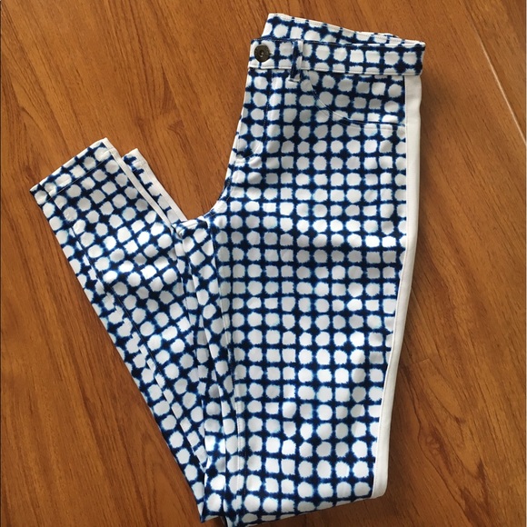 Brand New HUE Geo Print Satin Leggings - Picture 5 of 7