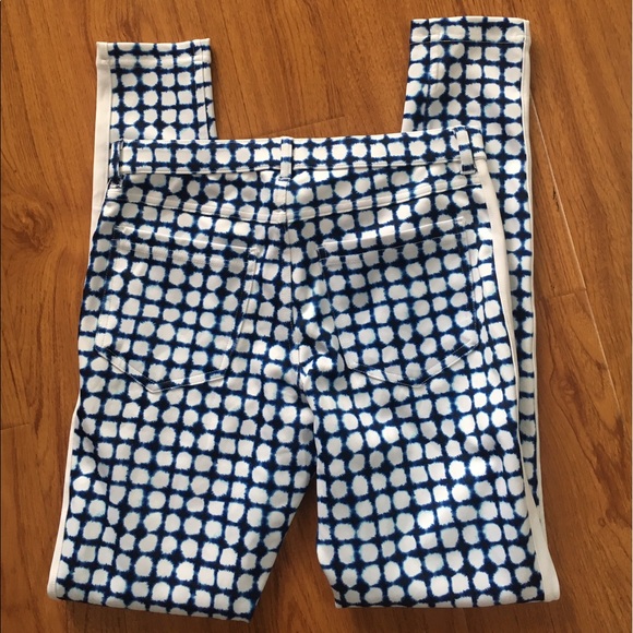 Brand New HUE Geo Print Satin Leggings - Picture 4 of 7