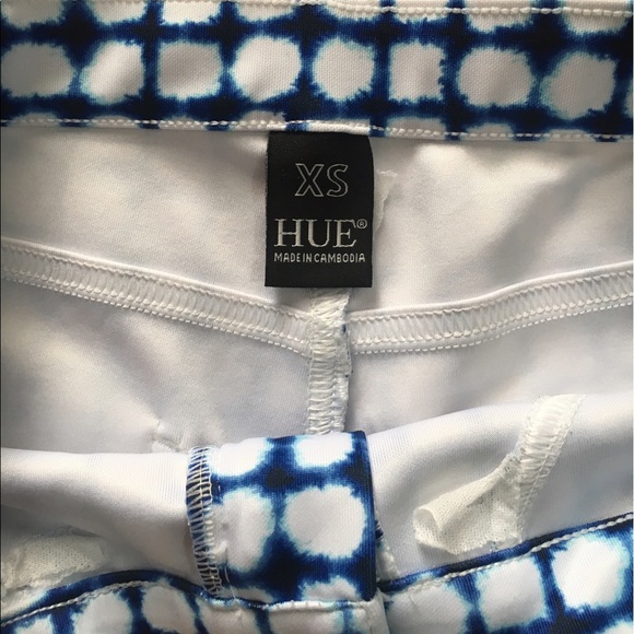 Brand New HUE Geo Print Satin Leggings - Picture 6 of 7