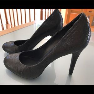 NWT BCBG faux snakeskin-like heels